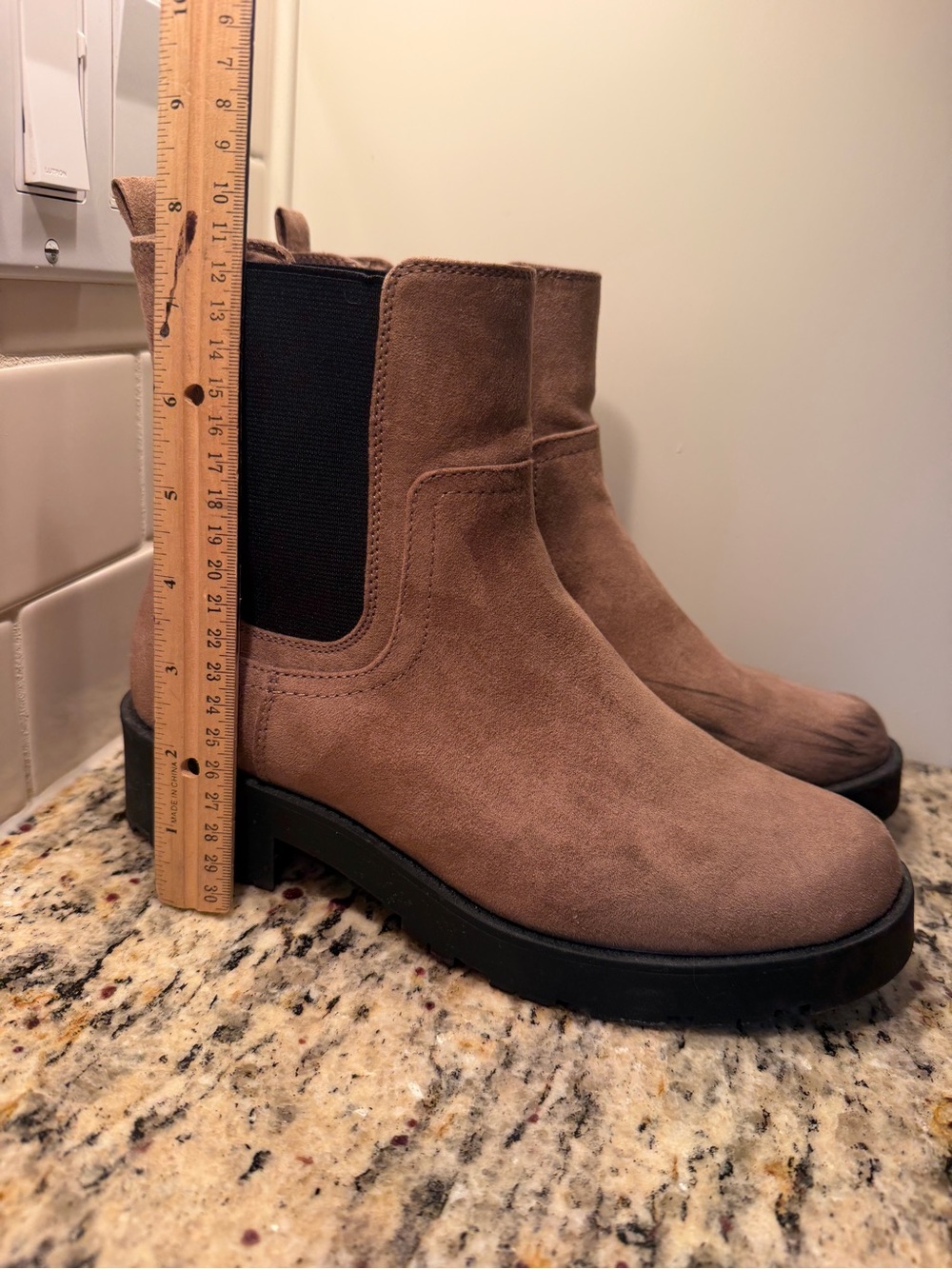 🩷 Old Navy Brown Suede Chelsea Ankle Boots size 8🩷
